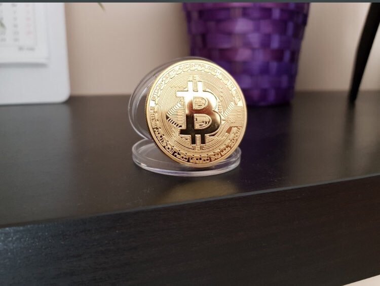 RoyaleTournoi's tweet photo. #CONCOURS 

Gagne un BITCOIN ! ☀️

Pour participer :
-#RT
-FOLLOW @RoyaleTournoi 

Tirage le 26/01 🎄 https://t.co/h8A0ktMXqa