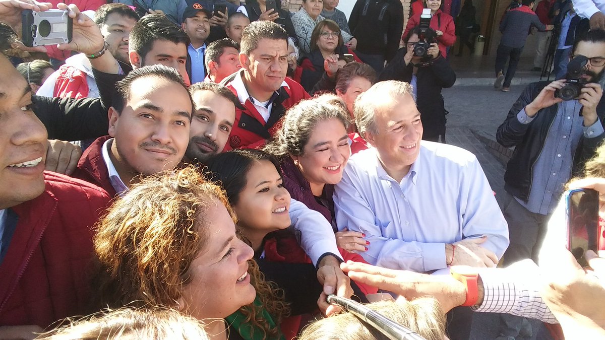 Bienvenido a Coahuila <a href="/JoseAMeadeK/">José Antonio Meade🇲🇽</a> <a href="/PRIMx_Coah/">PRImx Coahuila</a> lo recibe con los brazos abiertos.
#PepeMeadeEnCoahuila #EnTodasPartes