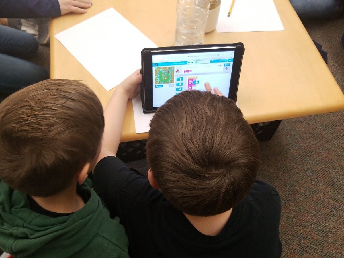 MissSamWilkes's tweet image. We do coding on our iPads for two main reasons. One reason is to foster an interest in computer science and the other reason is to help develop problem solving and perseverance. #vpsitf #HuskyLearning