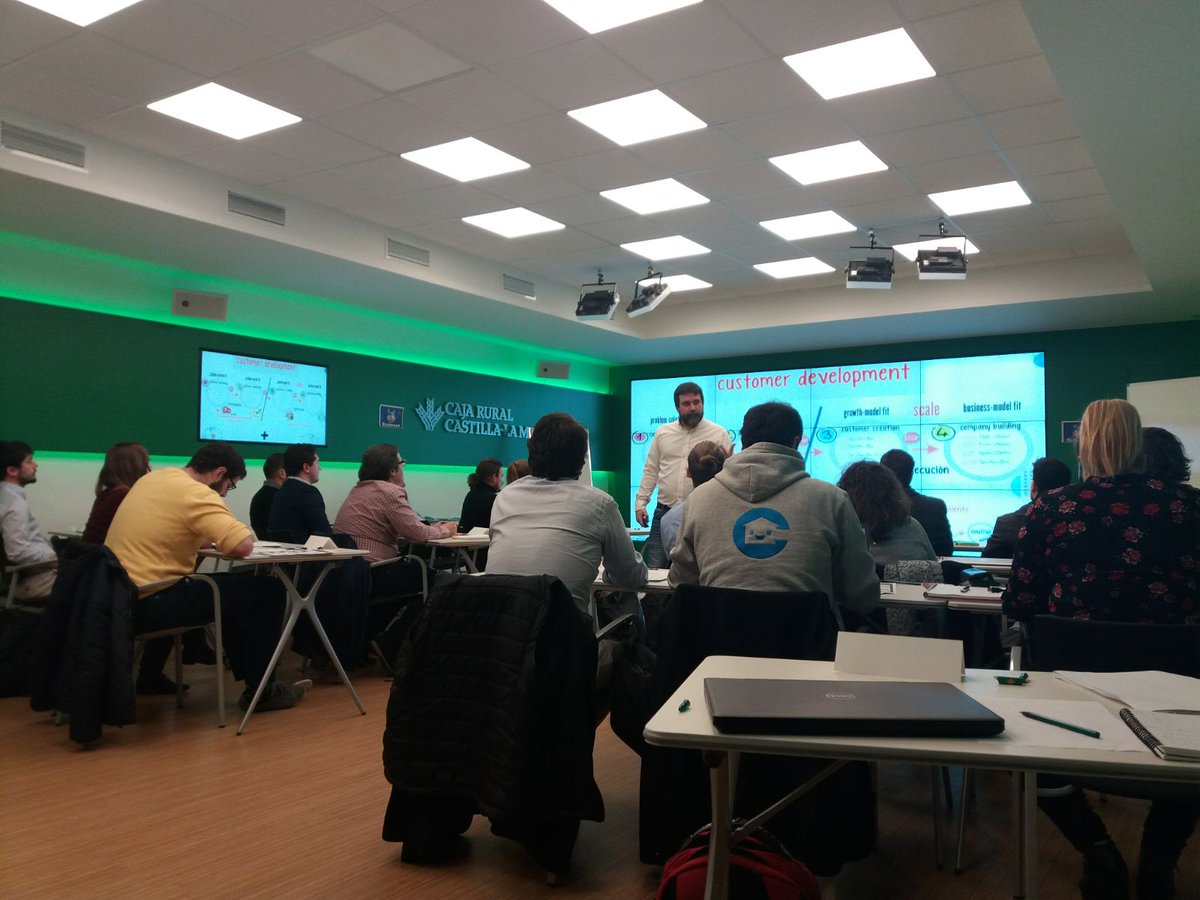 ¡¡La aceleradora ya está en marcha!!👌 Primer día de clase de #Lazarus4 con <a href="/nestor_guerra/">Néstor Guerra</a> y @MISSLEANSTARTUP 😉