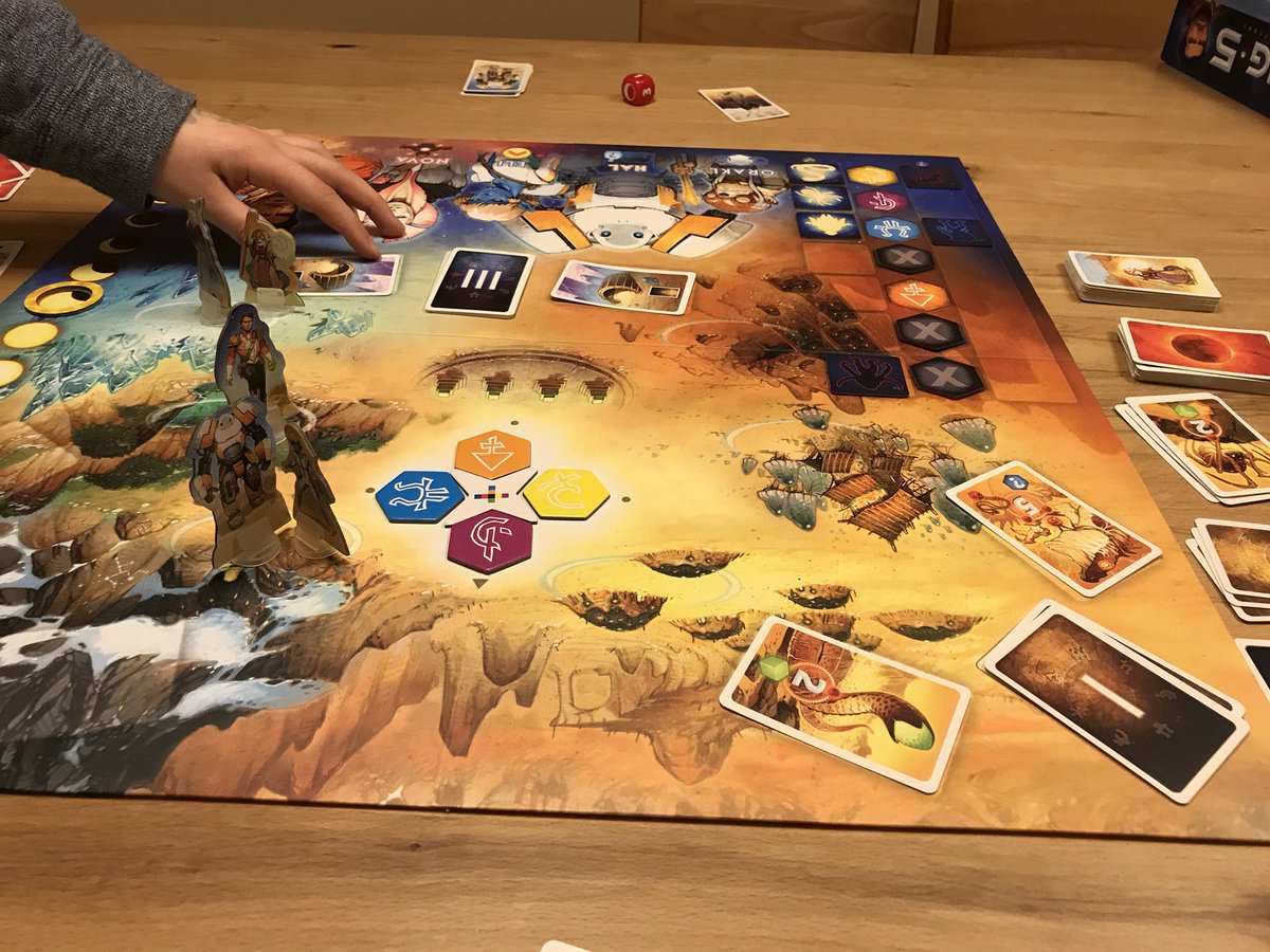 Rising•5 von <a href="/PortalGamesDE/">Portal Games DE</a> erneut probiert. Diesmal hat das mit der App geklappt. Und wir haben den Code auf „Leicht“ in 27 Minuten geknackt. Als nächstes probiere ich es dann mal solo... Fazit: Nette Knobelei, die vor allem meinem Ältesten gut gefällt.