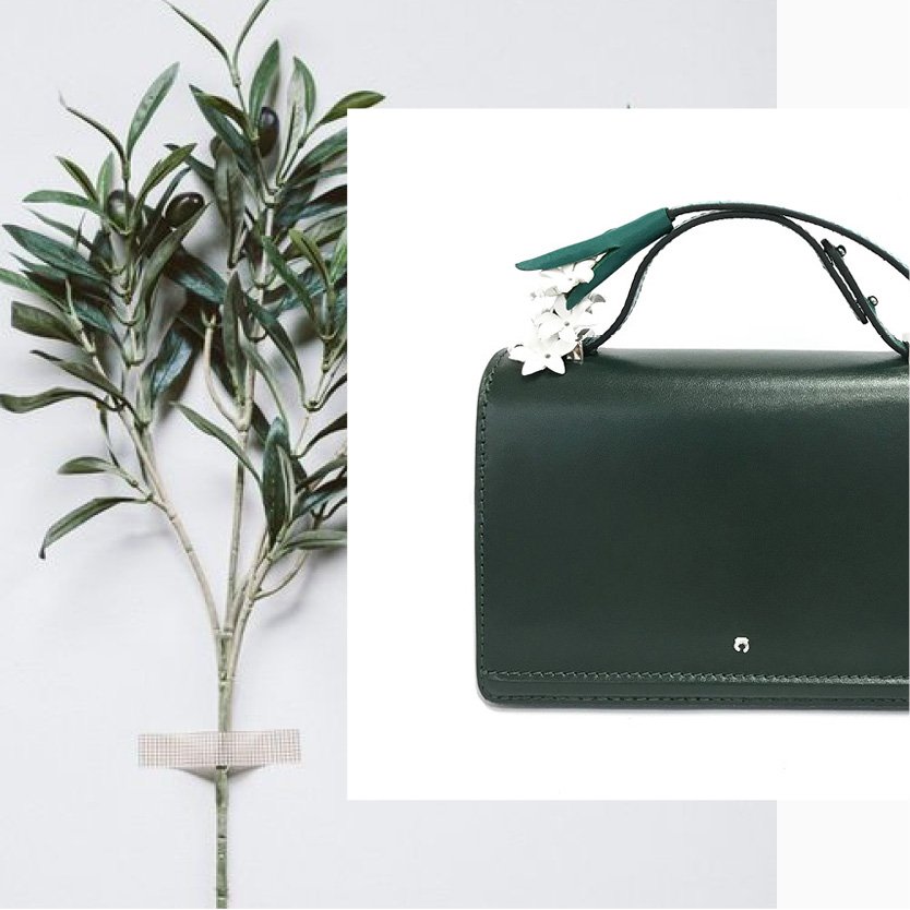 dreamscodeuk's tweet photo. Discover our new favourite the dark green Hyacinth clutch 💚 Now available on https://t.co/zsNvybRnnl & at @wolfandbadger #DreamsCode #HYACINTHhandbag https://t.co/w7fYoeGVT9