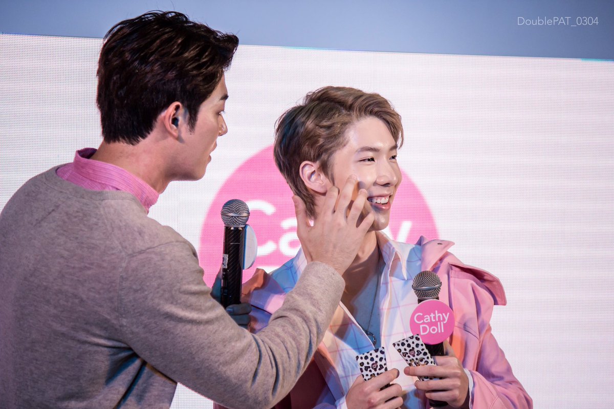 DoublePAT_0304's tweet photo. 180111 #CathyDoll #ก็อตโจ 

แหน่ะ (　◔ิω◔ิ) @kavinpat_t @gxxod4 https://t.co/Ppbnv1Fq0C