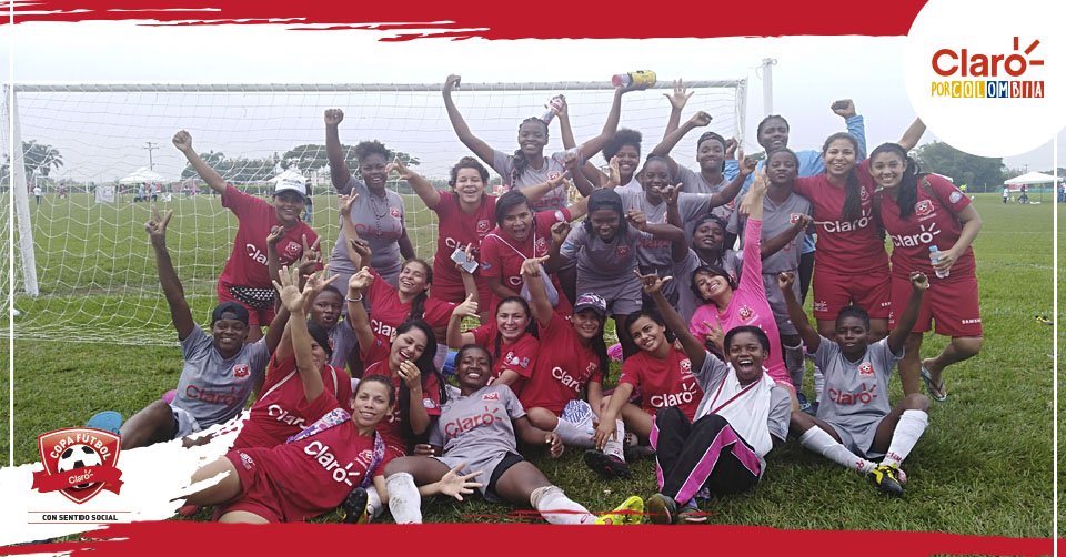 ⚽️ Estas vacaciones prepárate para ser un gran futbolista👦 y diviértete junto a tus amigos.   
#SomosCopaClaro 🏆