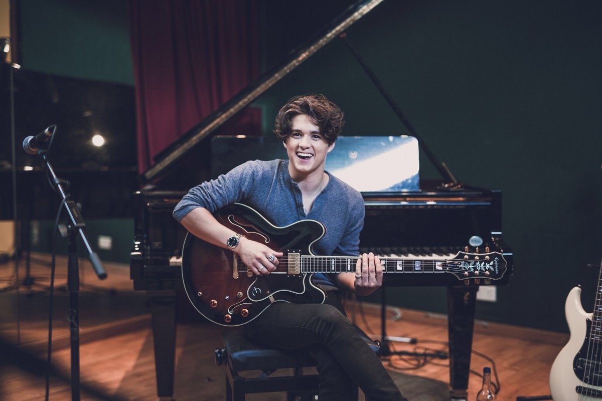 TheVampsPH's tweet photo. RT if you’re excited for “Same To You” (Acoustic) @TheVampsband 

#iHeartAwards #BestBoyBand #TheVamps https://t.co/JxsGs3A8km