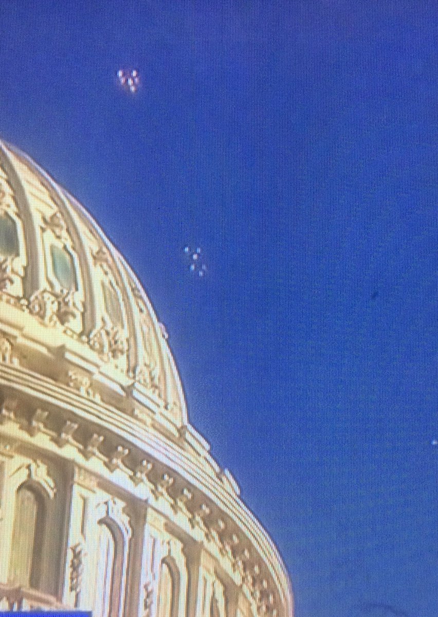 2deepE's tweet image. ANYONE KNOW WHAT THESE ARE ?? #whatarethese #ufo