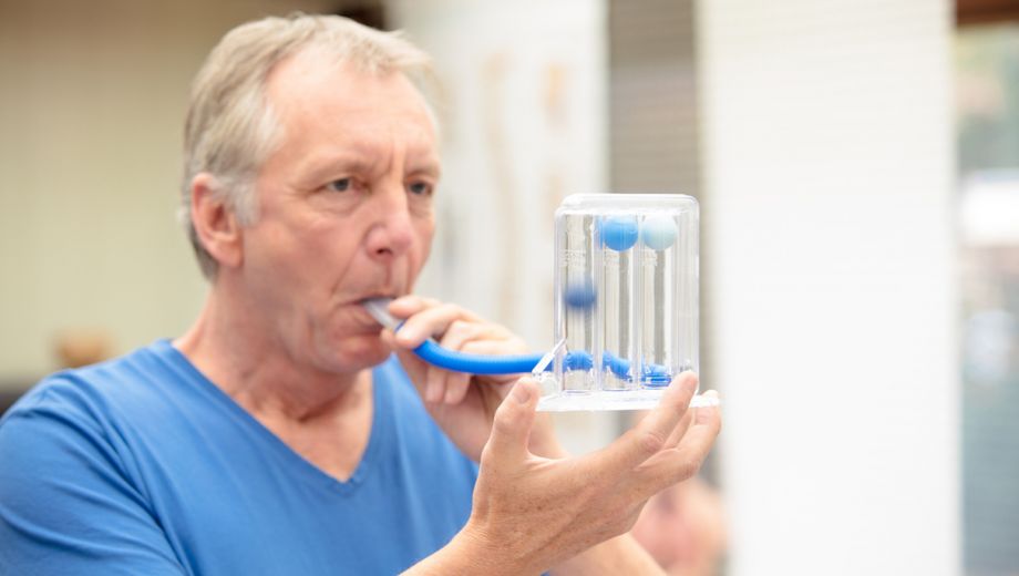 Plus Magazine (@plusmagazine) on Twitter photo COPD wordt steeds erger? Onderzoek heeft aangetoond dat deze stelling niet klopt, zegt longarts <a href="/fritsfranssen/">Frits Franssen</a> van <a href="/MaastrichtUMC/">Maastricht UMC+</a>. plusonline.nl/astma-en-copd/… #copd #longen COPD wordt steeds erger? Onderzoek heeft aangetoond dat deze stelling niet klopt, zegt longarts <a href="/fritsfranssen/">Frits Franssen</a> van <a href="/MaastrichtUMC/">Maastricht UMC+</a>. plusonline.nl/astma-en-copd/… #copd #longen