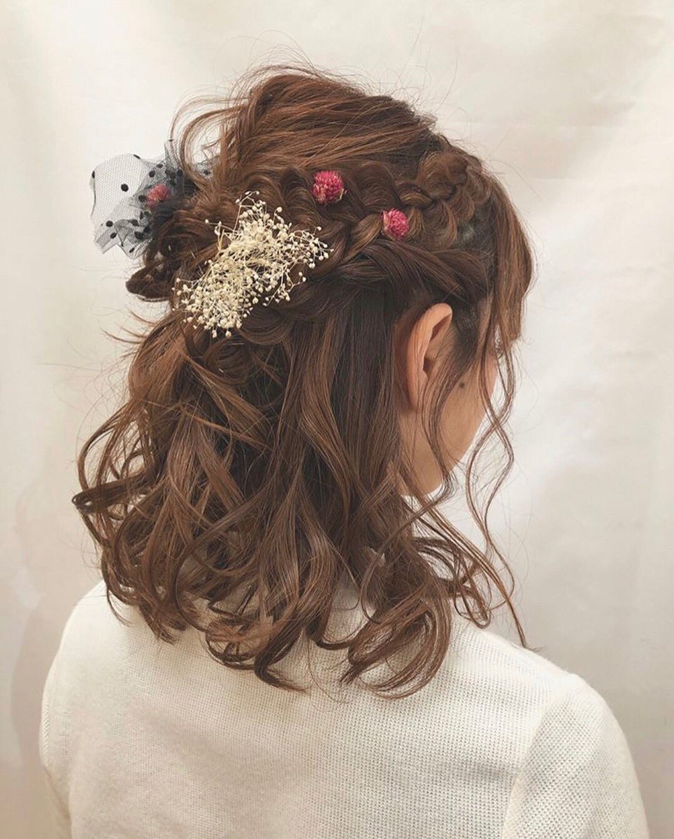 超beauty部 Twitterissa 卒業式でヒロインになれるヘアアレンジ かすみ草とレースがあなたの特別な時を飾ります 超ビューティー部 卒業式ヘア ヘアアレンジ