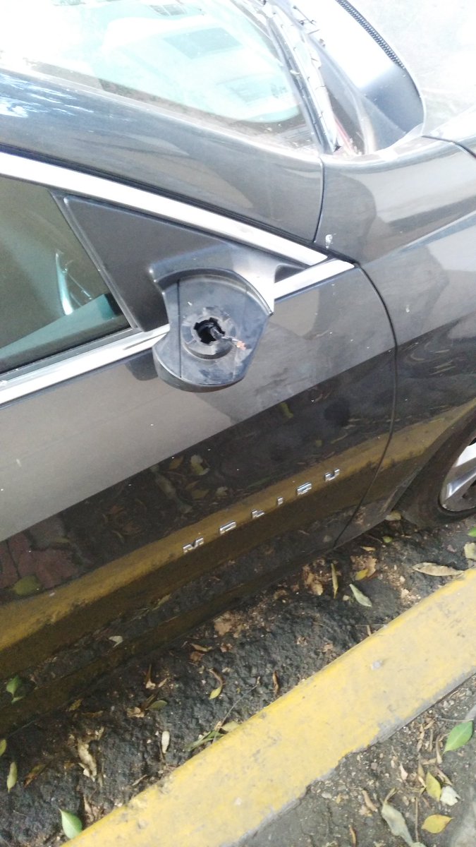 avisponce's tweet photo. Buenos días @ColoniaEscandon , así me despertaron hoy. Gracias @SSP_CDMX por su eficiencia para prevenir el robo de autopartes en la zona (sarcasmo). HDSPM https://t.co/BG7VsZN7Cq