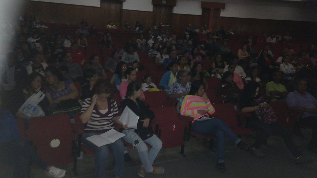 CE_FERMINTORO's tweet photo. Segundo encuentro Pedagógico con la familia, 1ra entrega del registro informativo de los aprendizajes, año escolar 2017- 2018 #Entregadelosregistrosdelosapredizajes https://t.co/9mUTyPOBwk