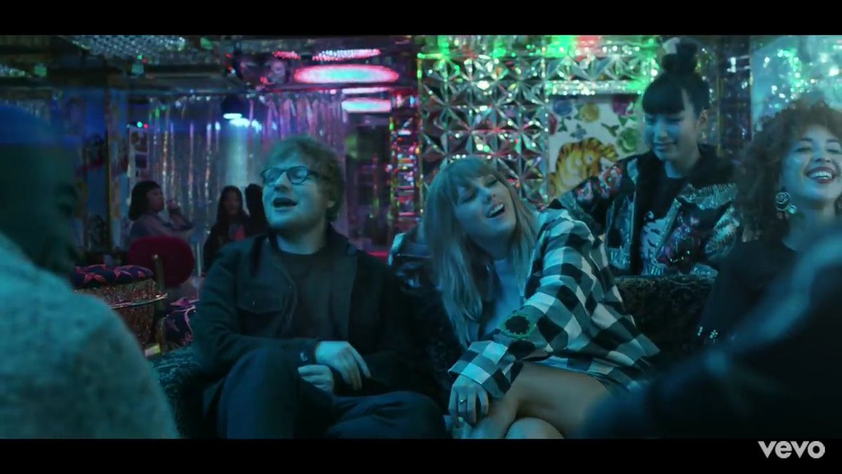 PilotBroflovski's tweet photo. Я схожу с ума!😵Это прекрасно🌸💣 #EndGameMusicVideo #EndGameVideoOutNow https://t.co/DzrsHAyINg