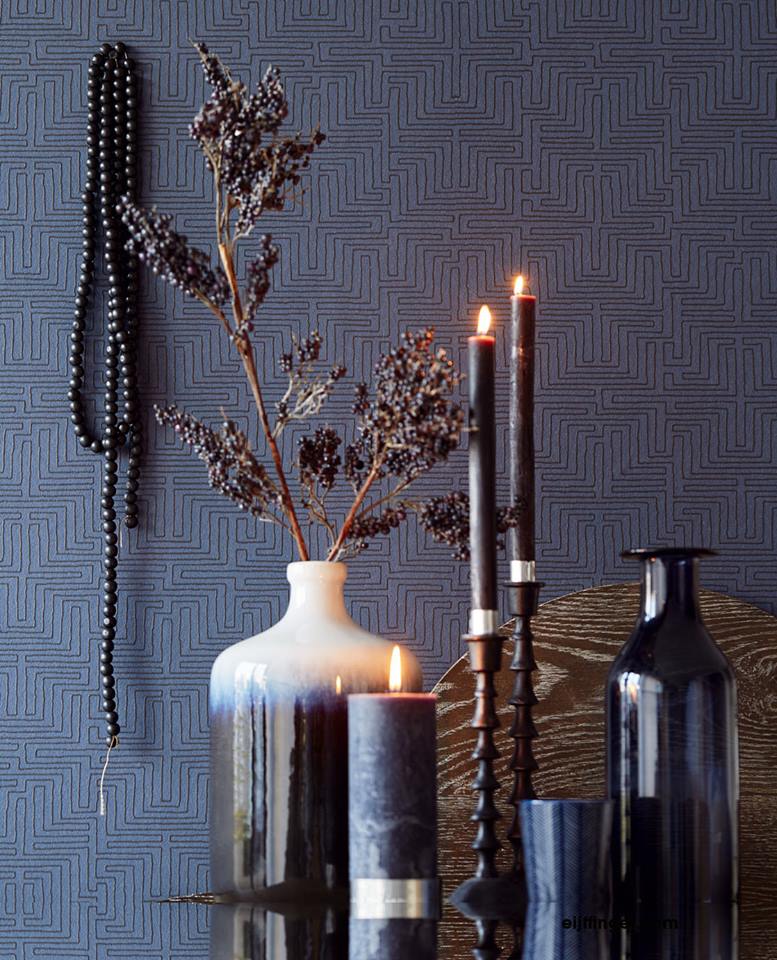 Ultra Violet is één van de trendkleuren voor 2018 en te zien op de Huishoudbeurs! Je maakt met deze paars-blauwe toon een duidelijk statement in het interieur. Durven jullie dit aan?  (foto credits: Eijffinger-Siroc)