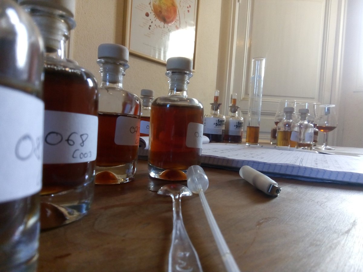 LBBouteville's tweet photo. 2018 démarre avec notre nouvel #assemblage du #baumedebouteville #reserveexclusive de 10 ans d'âge ! Prêts pour #deguster? #madeincharente #gastronomie #MadeinFrance @R_Qualite @LBBouteville #muchmorethanavinegar #frenchbalsamic #blend #savoirfaire https://t.co/te76dilgMy