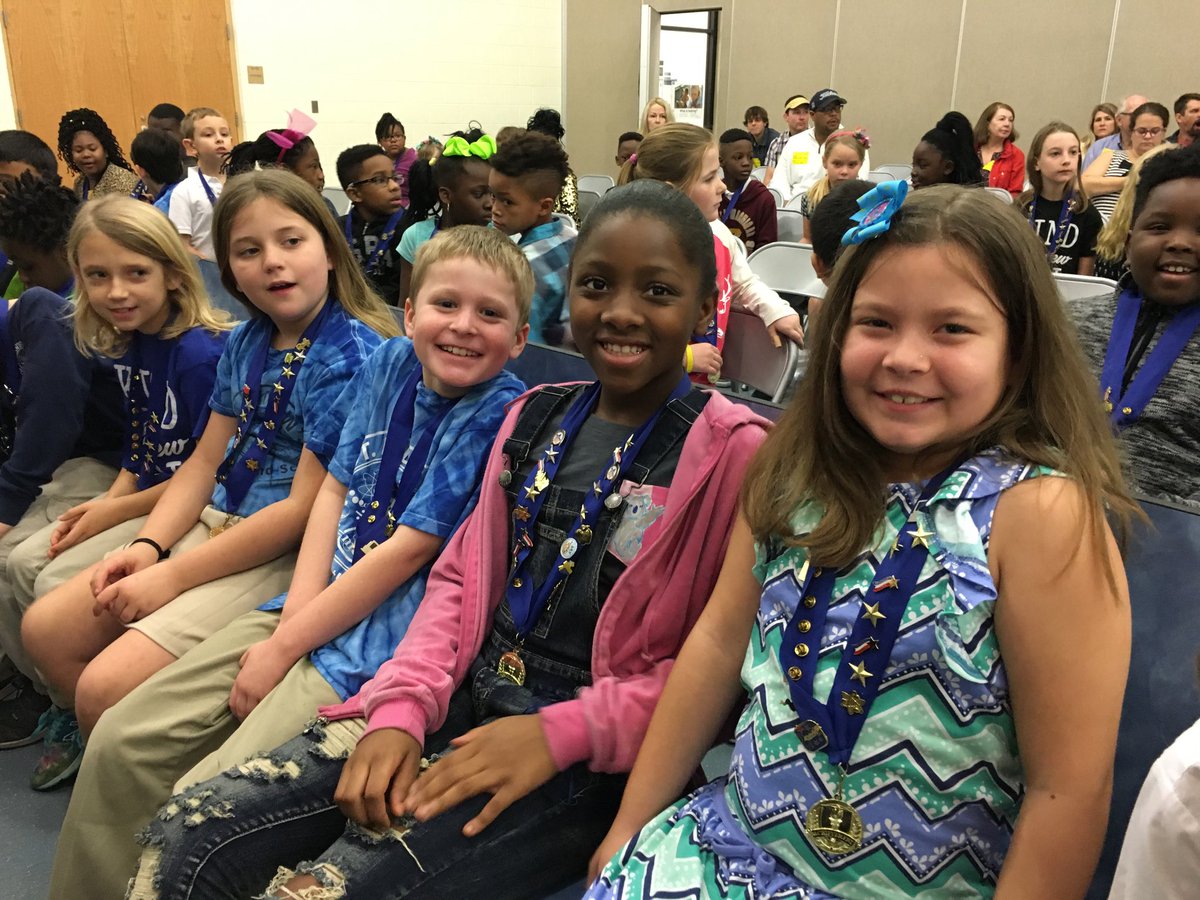 SASMSCharleston's tweet photo. We’re all smiles about Awards Day! Celebrating our accomplishments during the 2nd Quarter @CCSDConnects https://t.co/Lq7e2in2uj