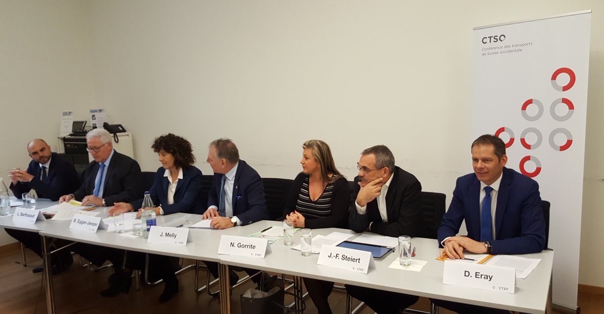 davideray's tweet photo. Investissements ferroviaires: les ministres de la suisse occidentale font bloc pour défendre les 9 projets-clés. En comparaison CH, la région représente 40% des rails, population, emplois et superficie alors que seuls 21% des investissements y sont prévus.
https://t.co/4UCjMvdexY https://t.co/mkAGTo2wF6