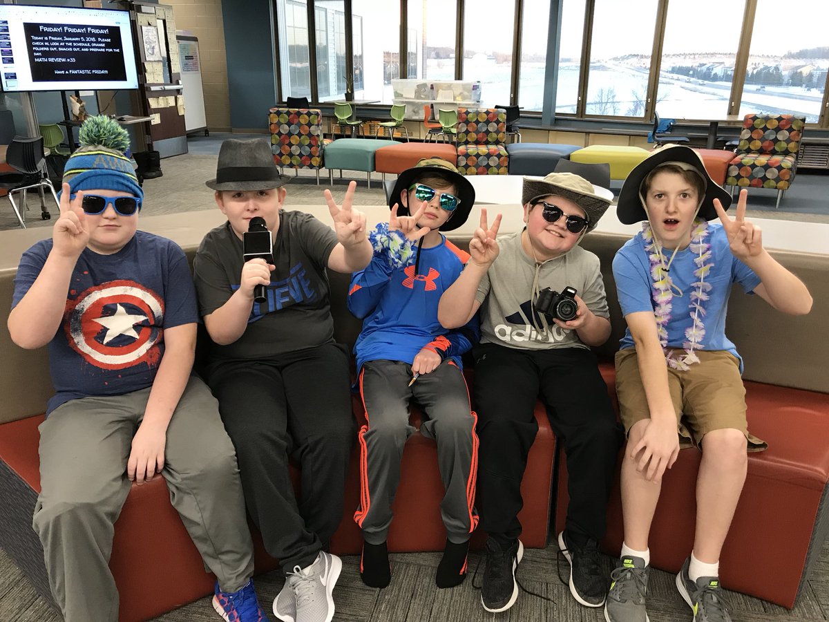 Hawaiian/Tacky Tourist Day <a href="/112CarverElem/">Carver Elementary</a>