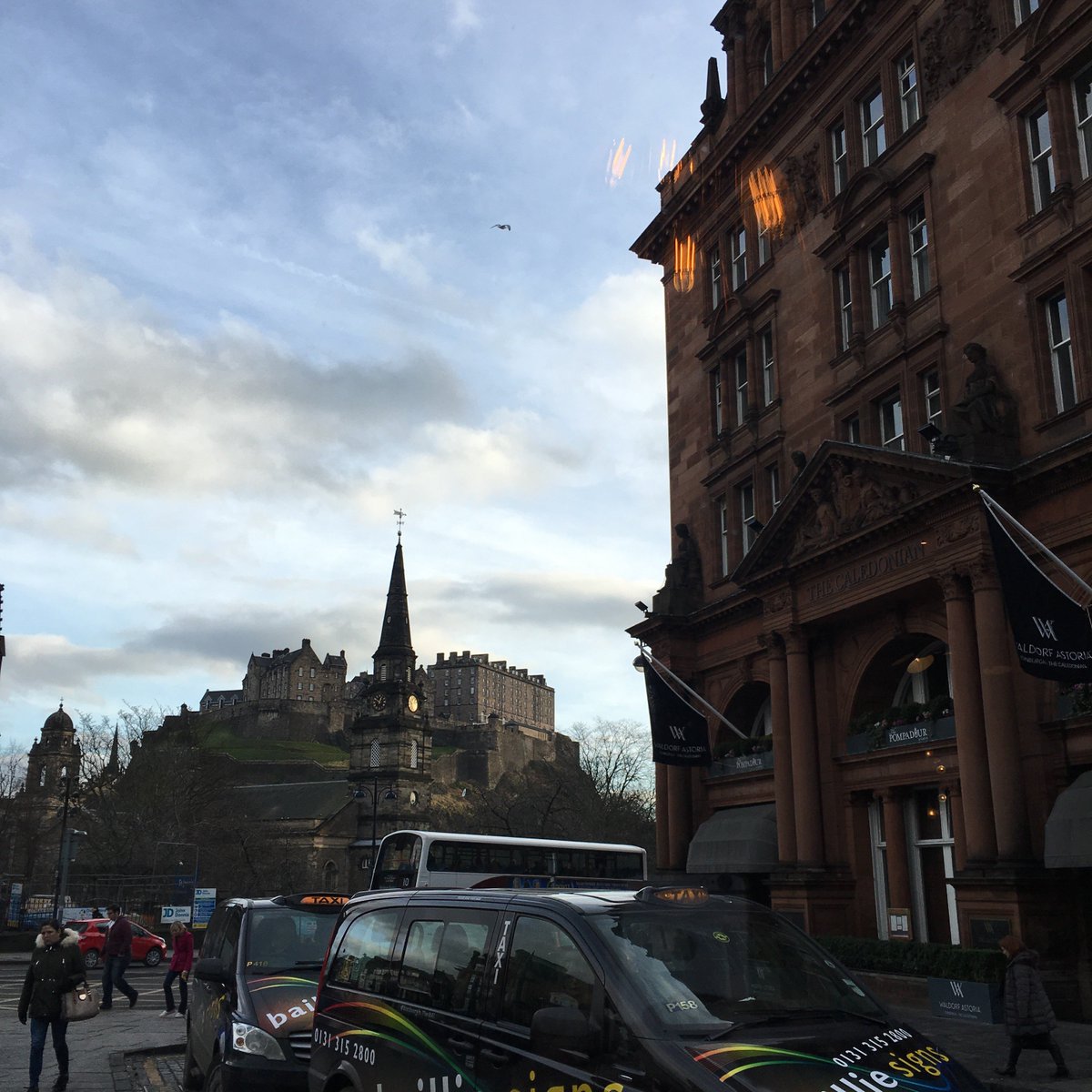 We've enjoyed a return to the lovely <a href="/TheRutlandHotel/">The Rutland</a> in #Edinburgh this weekend for some of the best gin and views in the city! Ask us for details on their current special deals on accommodation as well as dinner, bed and breakfast packages 
bit.ly/2mwlh6v