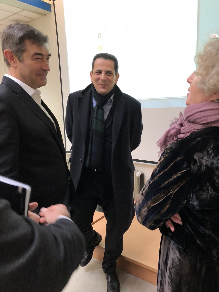 hisaac25's tweet photo. Les étudiants @IPJdauphine @LeMaster226  Soutenance des projets du séminaire « New business model for new media » https://t.co/FDOgHTA9DQ