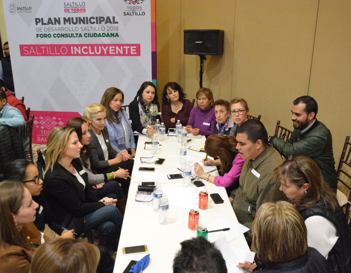 DIF_Saltillo's tweet photo. @manolojim @SaltilloGob @Jo_Verastegui El equipo DIF Saltillo presente en el Foro del Plan Municipal de Desarrollo Saltillo 2018. El Alcalde Ing. @manolojim implementa un Saltillo dinámico, un foro ciudadano para escuchar el sentir y pensar de la gente. #TodosPorSaltillo https://t.co/mz9r91RJHI