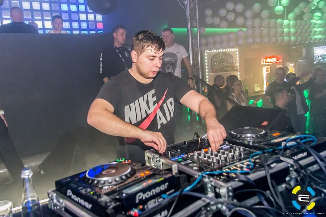 Photographer_PR's tweet photo. Get ready for the new episode of #SoundCasting radio tonight! Join us at 8 pm GMT / 9 pm CET via @diradio Epic Trance Ch > https://t.co/5DMDyKQ4b1 … … … | #SC189 #trancefamily https://t.co/8M10mm5nxE