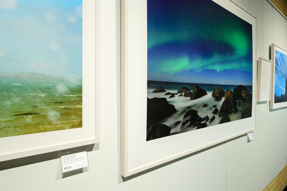 HalbeRahmen's tweet photo. Four years, four countries, two photographers - a photographic homage to the light of the North was created, which is now exhibited in more than 50 HALBE magnetic frames at the Stadtmuseum Schleswig. https://t.co/9O9eDBdTlm  #northernlights #photography @sandrabartocha https://t.co/HFYKEv2x82