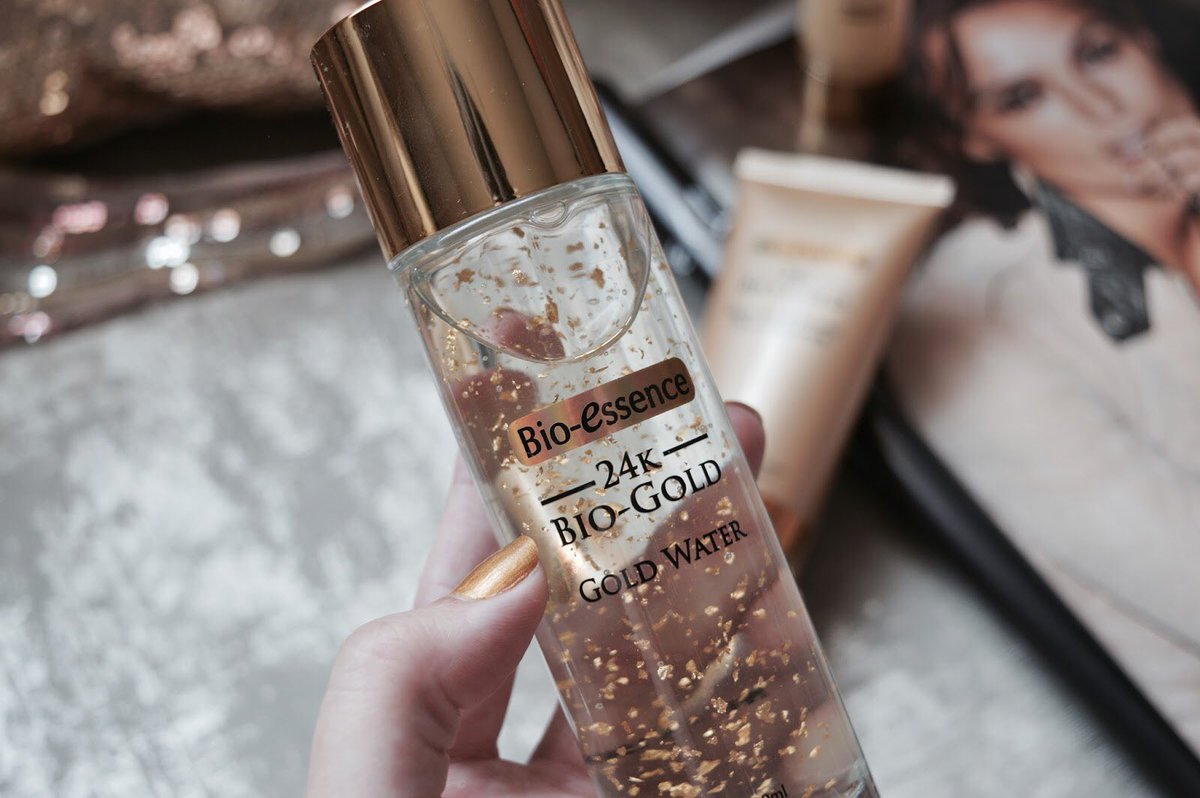 bioessenceuk's tweet photo. This product not only looks flawless, but it's clinically proven to make our skin look flawless too. The 24k Bio-Gold Gold Water is a gorgeous lightweight essence that has the same benefits as a serum, but has a much lighter and more fluid texture - 📸@molliequirk97 https://t.co/sWNtqZYGUn