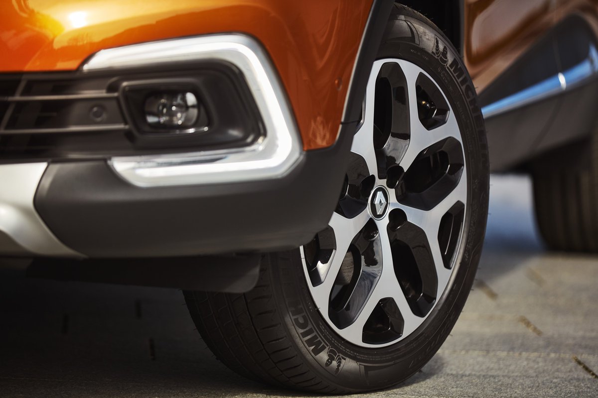 RenaultRetailUK's tweet image. We just love these Emotion Alloy Wheels on the #RenaultCapture with Signature X Nav trim! 

#RT to let us know what you think! @renault_uk