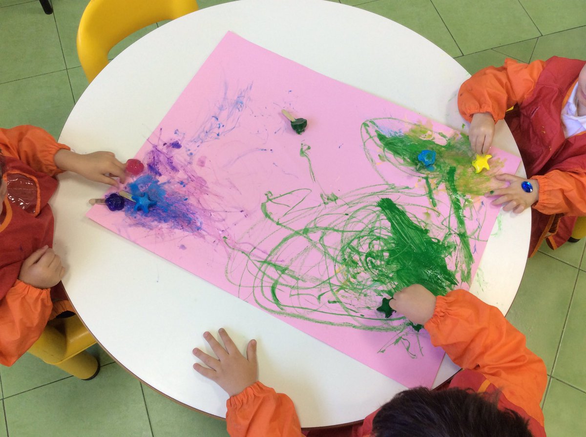 eisekcc's tweet photo. Today at SEK Nursery CIUDALCAMPO we made an artwork painting with ice❄️🎨 #littleartists #inourclass #icepainting @institucionsek @mclagar https://t.co/bwfcLB7buq