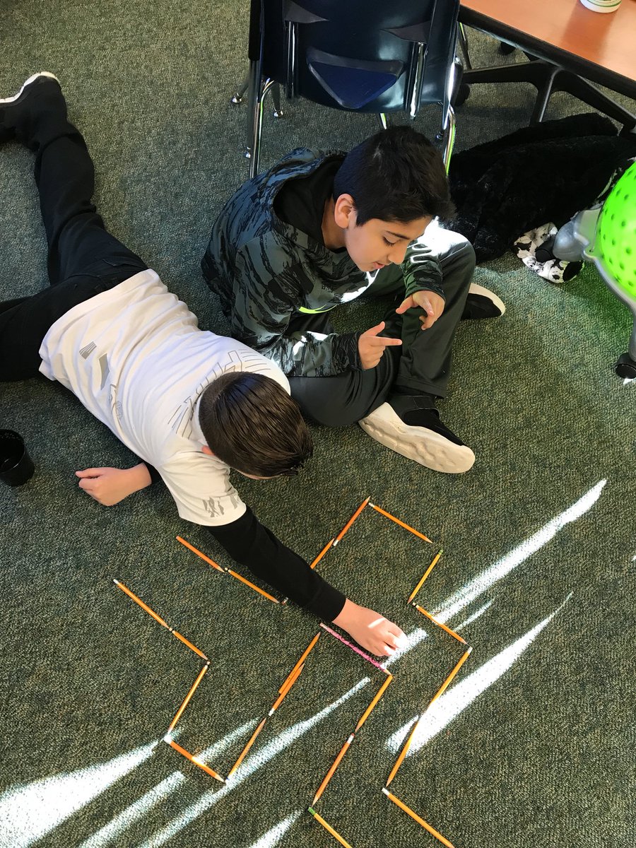 nhenderson4th's tweet photo. Trust building activity in morning meeting = fun! #mosslearns #moss4 @BsweeneyMossman https://t.co/7ItQrT15XF