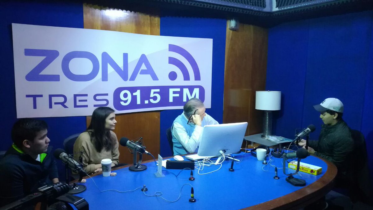 zona3noticias's tweet photo. Hoy en #ZonaDeNuevasIdeas 💡 con @PabloLatapi nos acompañó el Staff de @SiCompartomx plataforma en desarrollo para compartir y donar alimentos a quienes más lo necesitan https://t.co/aDX0gKI7fb 🍗🍤🥕🥑🍅 https://t.co/SxGpkenDm5