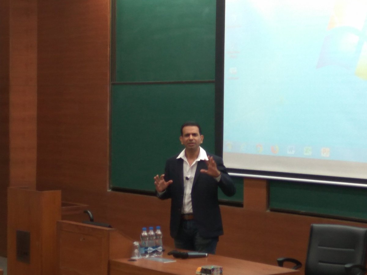 HTSAS_IIMA's tweet photo. #Fullhouse here @IIMAhmedabad   Catch Ravi Wazir live https://t.co/LimujTkIpG
#startups #StartupIndia #entrepreneurs #FacebookLive https://t.co/DWaaS4O0Ai