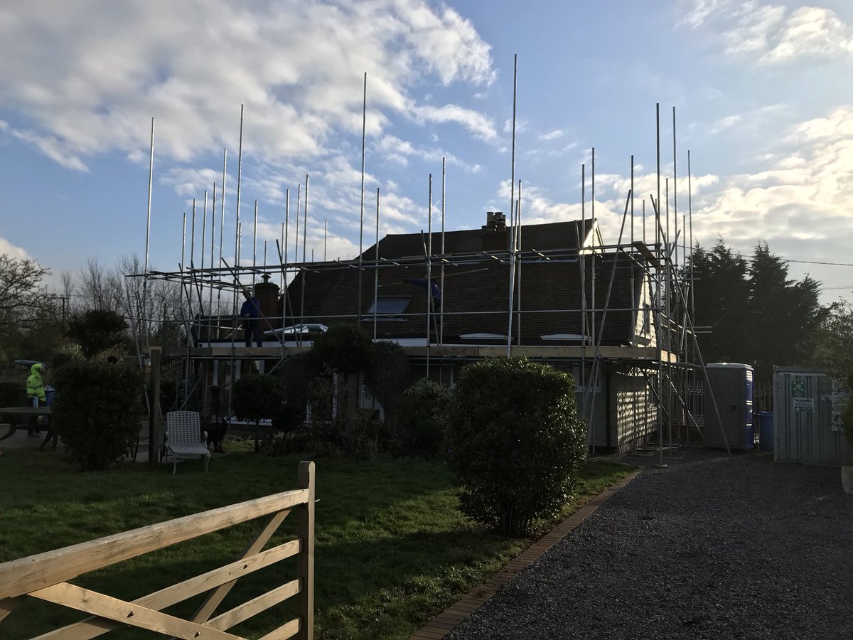 ASLScaff's tweet image. ** ASL UK SCAFFOLDING ** Tin hat on its way up!! We got that Friday feeling!! If you do have any scaffold requirements get in touch!! #scaffolders #scaffold #essex&amp;amp;londonscaffolders #tinhat #erect