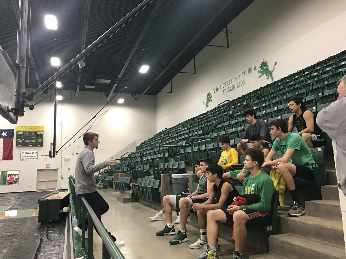 FlyinLionsHoops's tweet photo. Former Flyin Lion, District Champion and now @TarletonCheer @trask_brown coming and speaking today for #FCA
#Philipians4:13
#GameDay
#BeatBangs https://t.co/kabojQ6Ivy