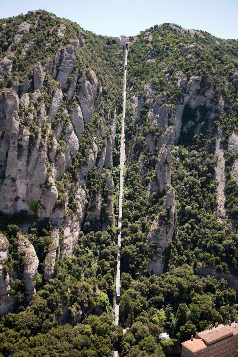 VerticalMont's tweet photo. 2.184 esglaons t'esperen el 14 d'abril a la #VerticalMontserrat. Serà la 1a cursa vertical d'Espanya i la 3a d'Europa en nombre d'esglaons. https://t.co/oFC1uQgpKv