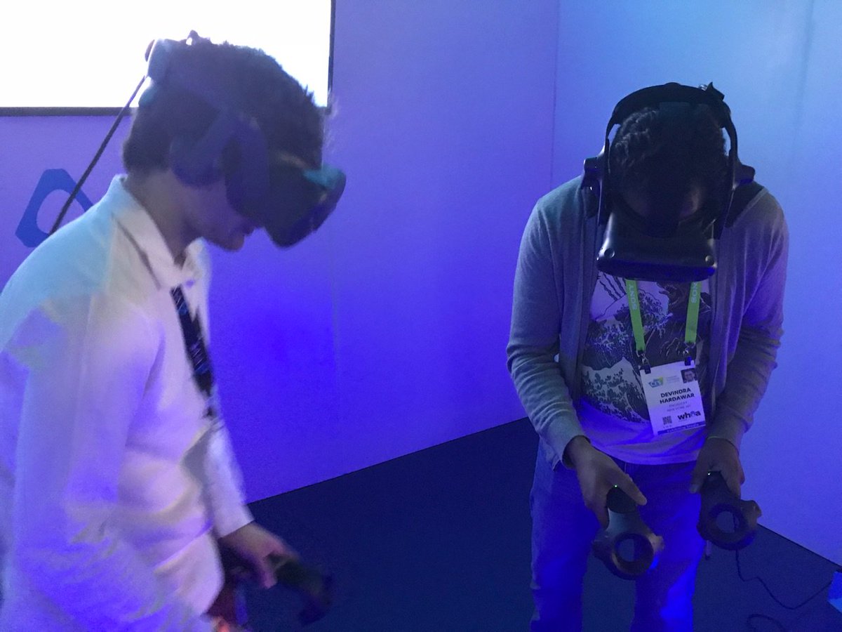 SimforHealth's tweet photo. #CES2018 Bravo @htcvive pour son prix décerné par l'équipe de @engadget ! @SimforHealth est fière de présenter ses solutions de formation en santé sur le nouveau casque #vivepro reconnu comme le "Best Gaming Product"🏆 au @CES ! #DigitalHealthCES #eHealth https://t.co/PedYZi97kR