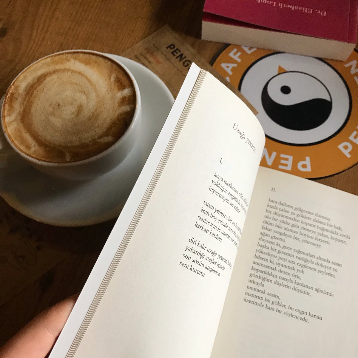 Bir kahve bir şiir haftanın tüm yorgunluğunu alabilir 👌🏼