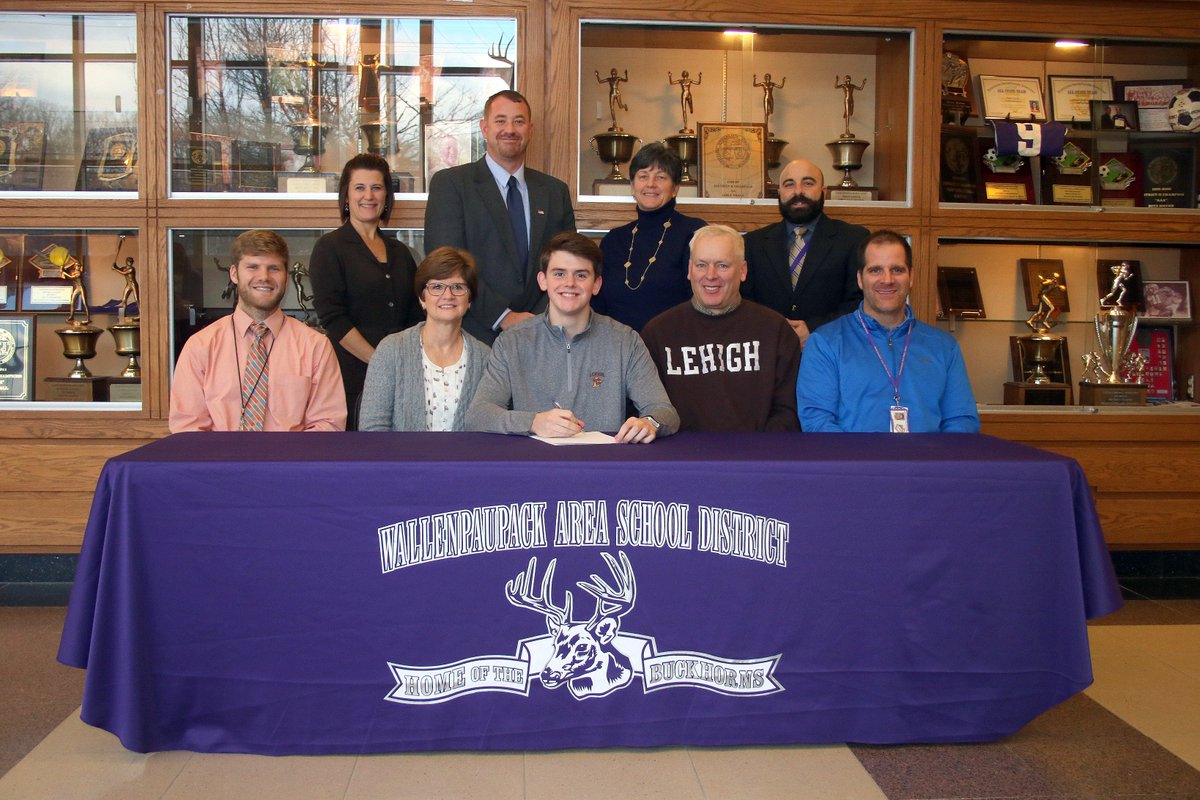 wmjdeaton's tweet photo. Congrats to Lehigh-headed Carter Schmalzle &amp; Bucknell-bound Sam Killiany. @PaupackXC @PackTrackTeam https://t.co/nm0k1T0FyZ