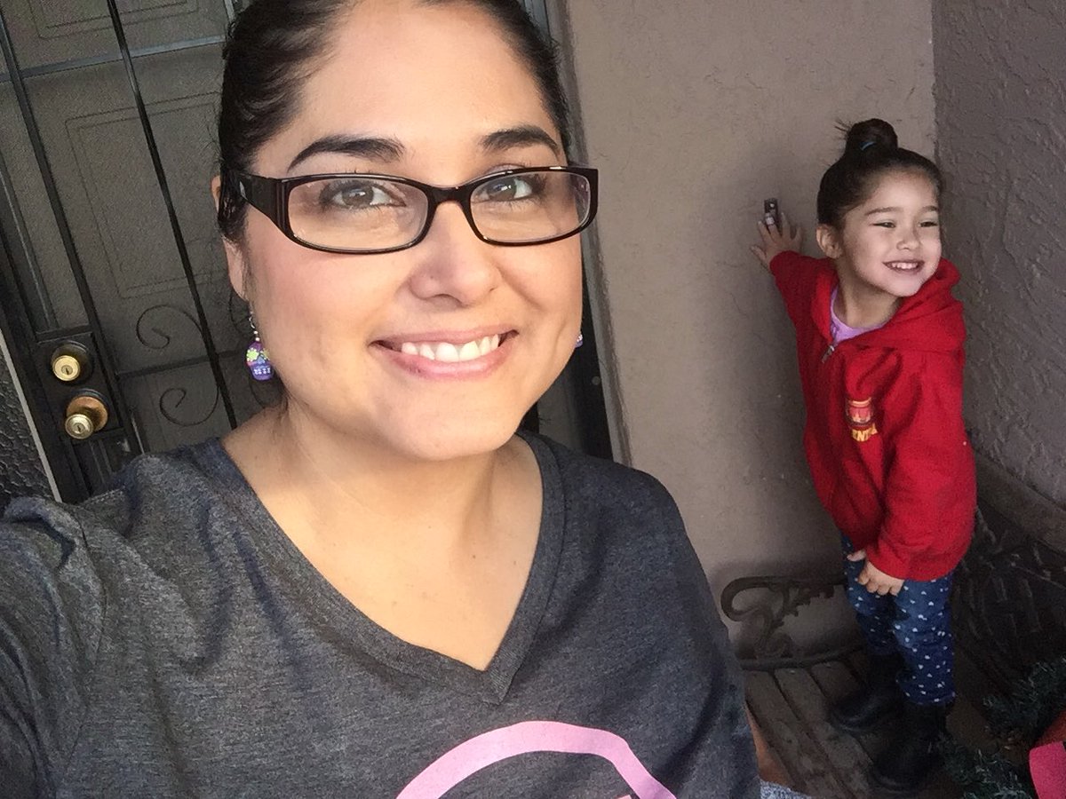 MCSalma's tweet photo. Itโs been quite the busy week of getting back to our family and work life routine for this #Mompreneur & #ValCal! #selfie #FridayFeeling https://t.co/IZ4rRquJed
