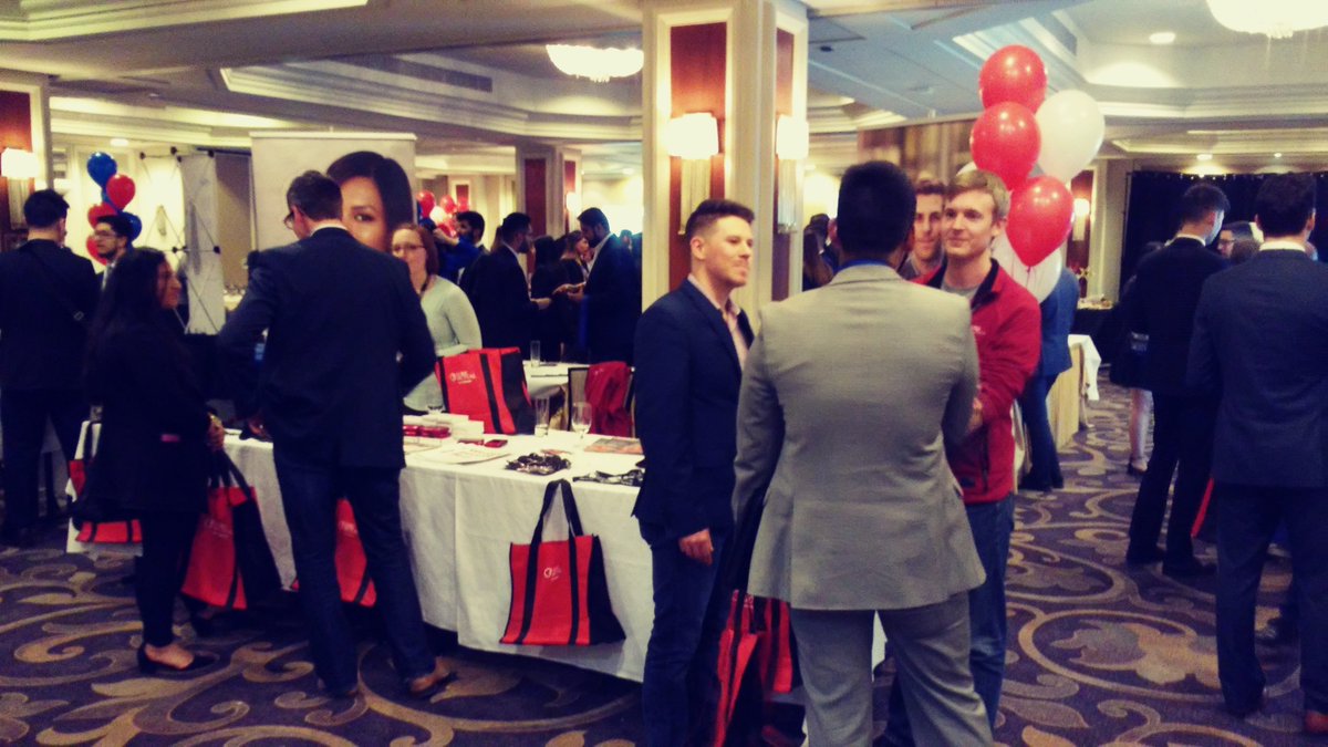 AtGoreMutual's tweet photo. #FlashbackFriday to our booth at the @apexconference career fair where we met some amazing undergraduate students! #MakeYourMark https://t.co/cUPS0dMShY