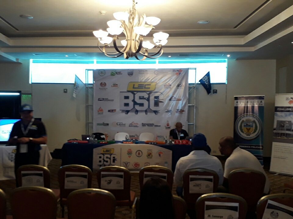 louiswiltshire's tweet photo. A inicios que empiece la conferencia de prensa de @Ligaexalumnosc3 en #SanDiamondHotel t @DeportesC3 en cobertura #VisionDeportiva 95.9 FM Colón https://t.co/mLhfi07kbS