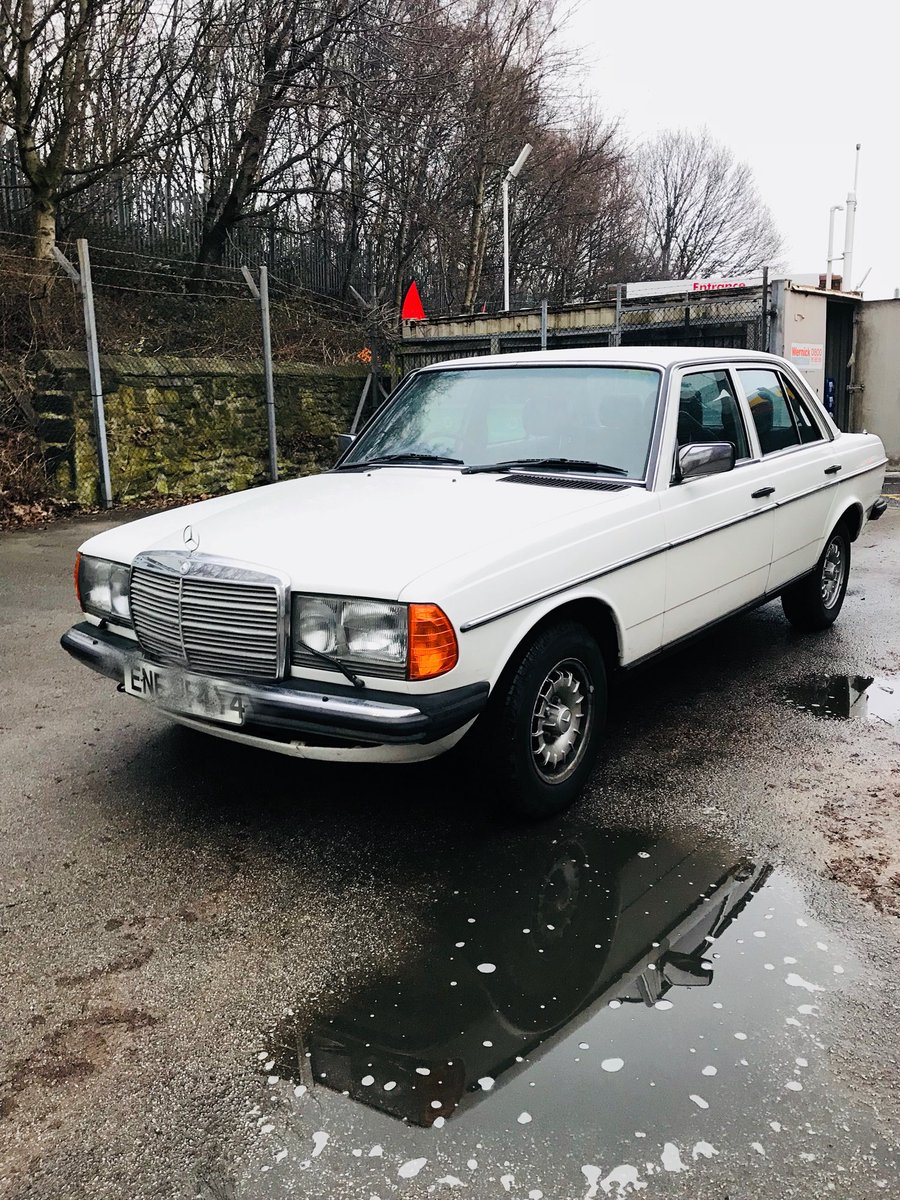 QueensService's tweet image. Nice old Mercedes 230E in for a service #Leeds