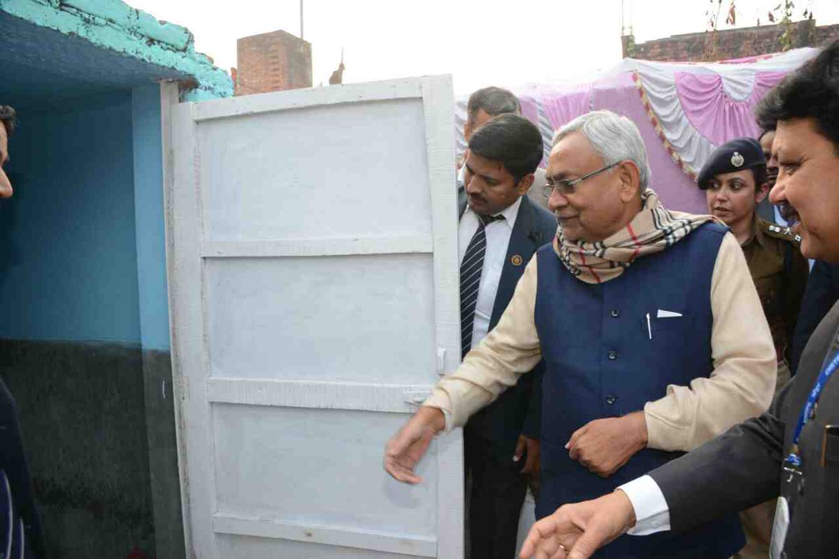 NitishKumar's tweet photo. विकास कार्यों की समीक्षा यात्रा के दौरान कैमूर में योजनाओं के क्रियान्वयन की स्थिति का जायजा लेते हुए।
https://t.co/UeNfg8D5Nx https://t.co/o3nce2lsVo
