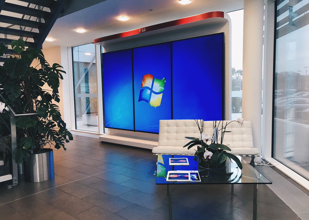 CampusHQ's tweet photo. Home of the tech gods! Thanks to @LGUK for a great day! Always good to catch up with clients and discuss the results of the #5DaysofAwesome campaign!
2018 is looking super exciting - watch this space! https://t.co/tjT2oCMBwf