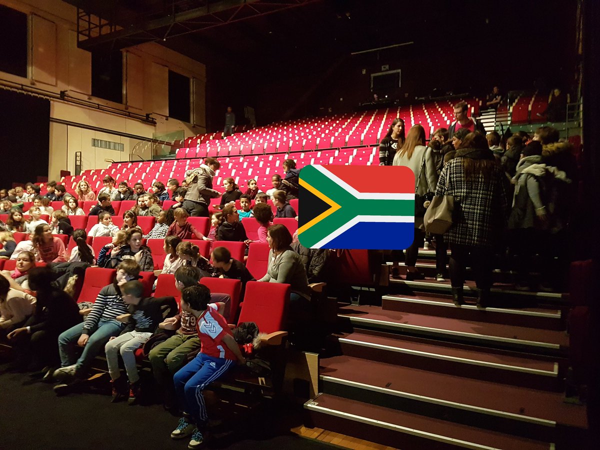 1er spectacle du Pag Danse @manege_reims avec les élèves et <a href="/TaggaeIsmaeL/">Taggae IsmaeL</a>. Éveiller l'esprit critique et le citoyen par des danses contestataires  #EMC #art #pantsula #gumboots