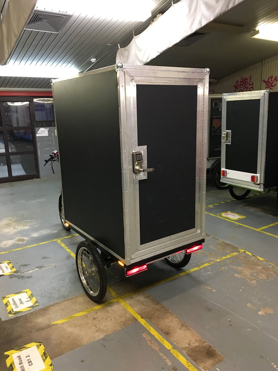 Latest edition to the fleet, ready for some advertising @cookecurtisco @stemandglory <a href="/GardenKitchen82/">The Garden Kitchen</a> <a href="/CyclesMaximus/">CyclesMaximus</a> #Cambridge #ZeroEmissions #cargobike