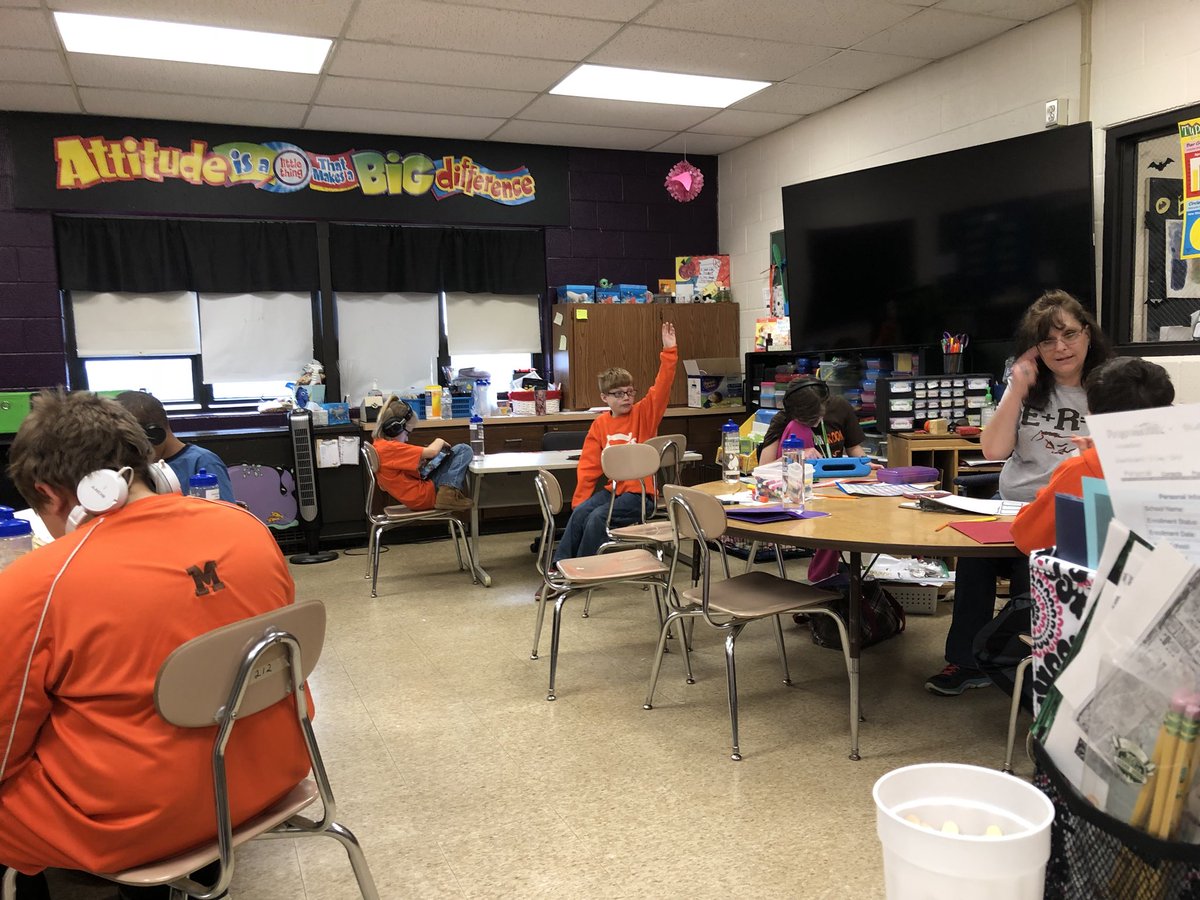 BrookColts's tweet image. Small group at its best!!!  #ipadlearning @IXLLearning