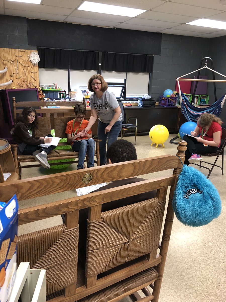 BrookColts's tweet image. Small group at its best!!!  #ipadlearning @IXLLearning