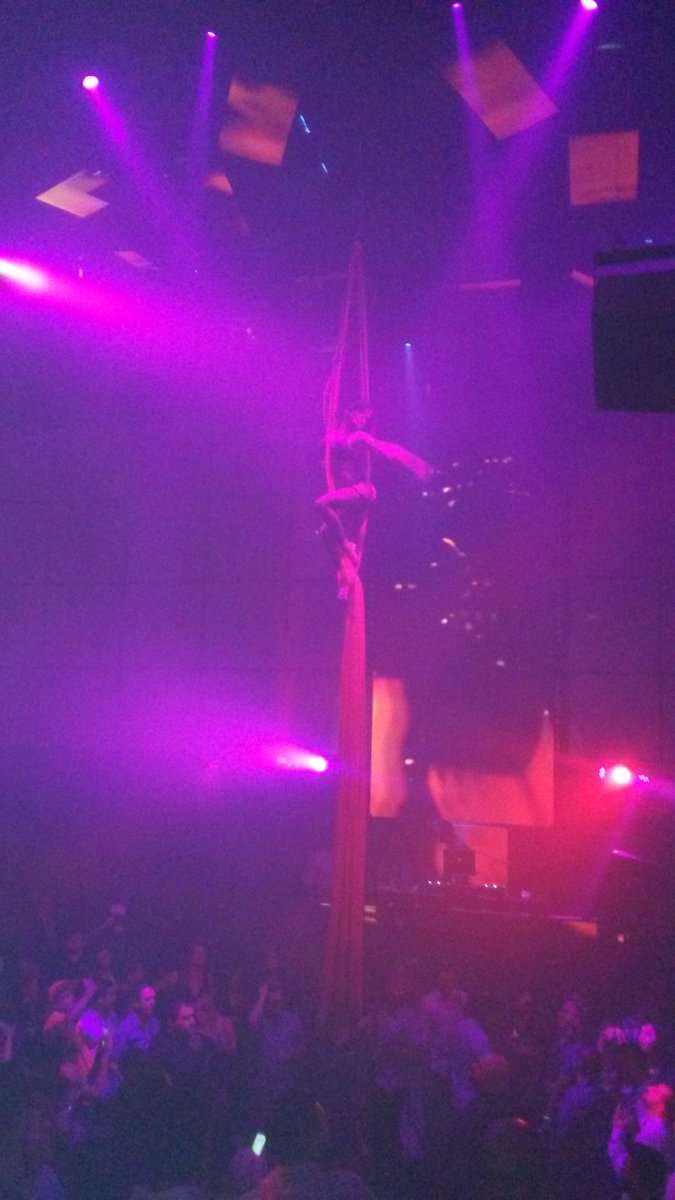 yohonne4ever's tweet photo. #lightnightclub #clublight #lightlasvegas #light #mandalaybay #CirqueDuSoleil #cirque #entertainment #vegasbaby https://t.co/UYhLq7uygE