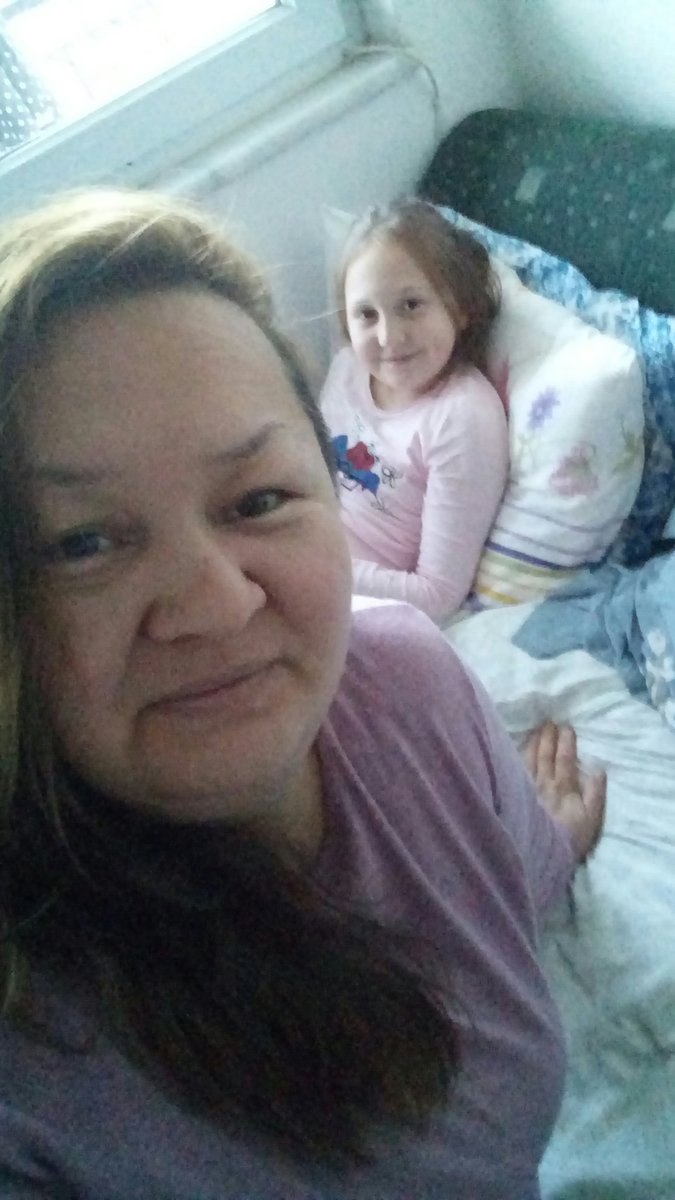 Hasta ama neşeliyiz kızımla 😊