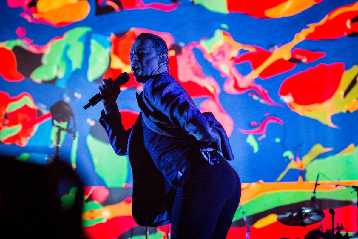 BarclaysArena's tweet photo. Wir können uns einfach nicht satt sehen an @depechemode #BarclaycardArenaHH #DepecheMode #GlobalSpiritTour https://t.co/H8C2hbgTFC